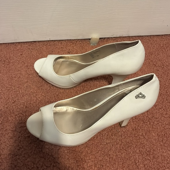 Fergie White Peep Toe Heels - Picture 2 of 9